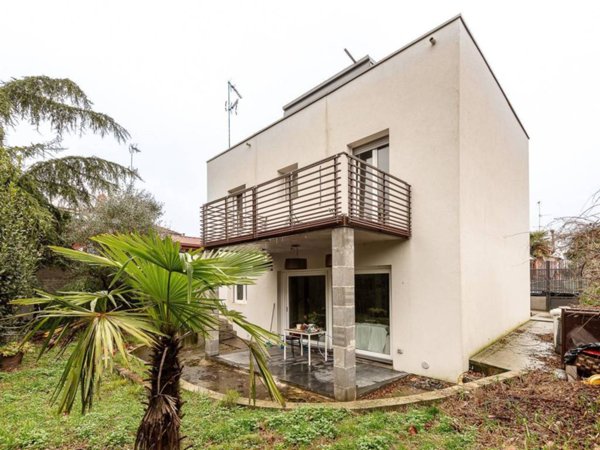 casa indipendente in vendita a Milano