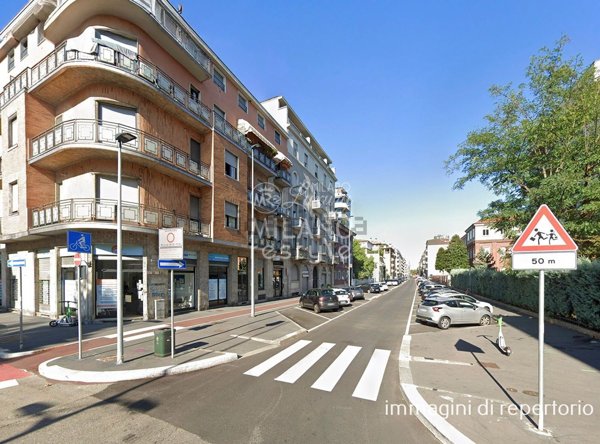 negozio in vendita a Milano in zona Lorenteggio