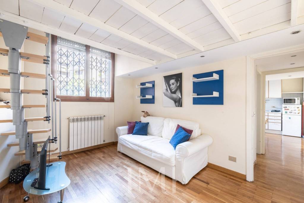 appartamento in vendita a Milano in zona Guastalla