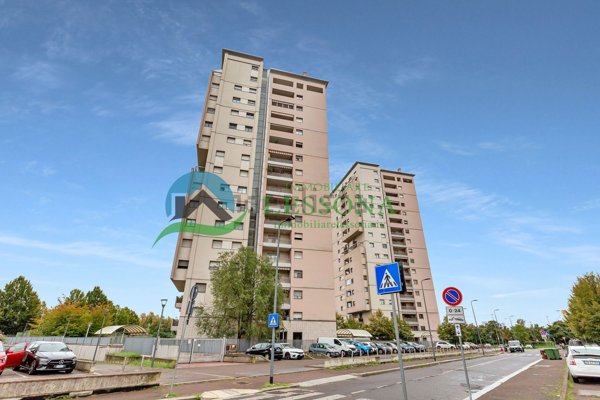 appartamento in vendita a Milano in zona Quarto Oggiaro