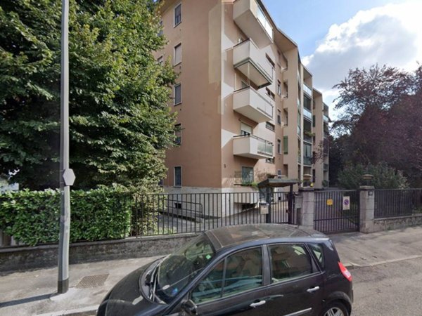 appartamento in vendita a Milano in zona Baggio
