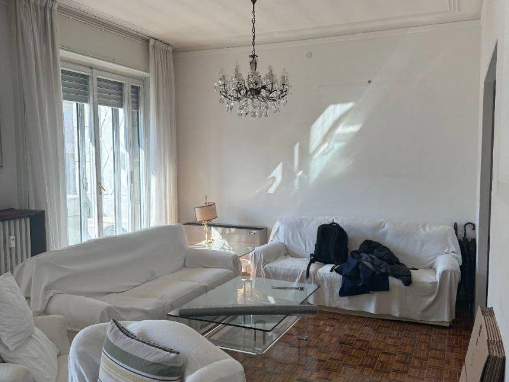 appartamento in vendita a Milano in zona Guastalla
