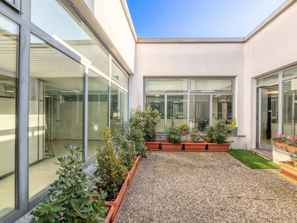 ufficio in vendita a Milano in zona Città Studi