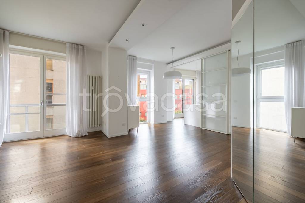 appartamento in vendita a Milano in zona Sempione