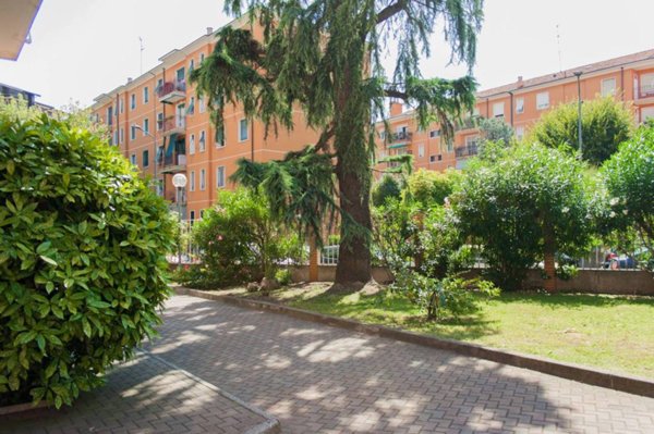 appartamento in vendita a Milano in zona Lorenteggio