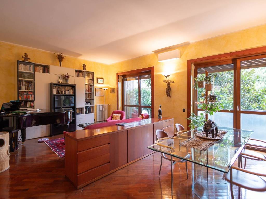 appartamento in vendita a Milano in zona Bocconi