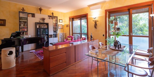 appartamento in vendita a Milano in zona Bocconi