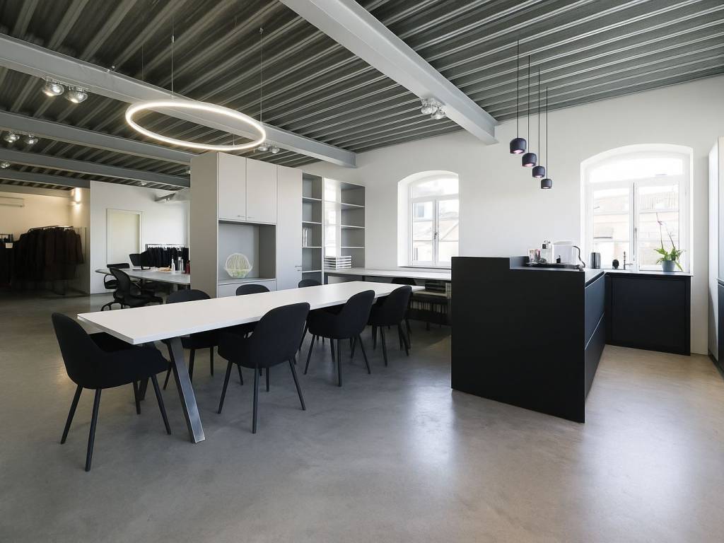 ufficio in vendita a Milano in zona Porta Genova