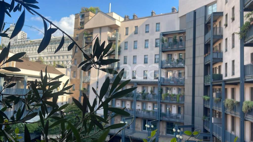 appartamento in vendita a Milano in zona Porta Nuova
