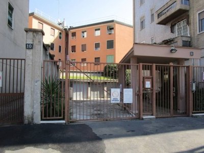 negozio in vendita a Milano in zona Vigentino