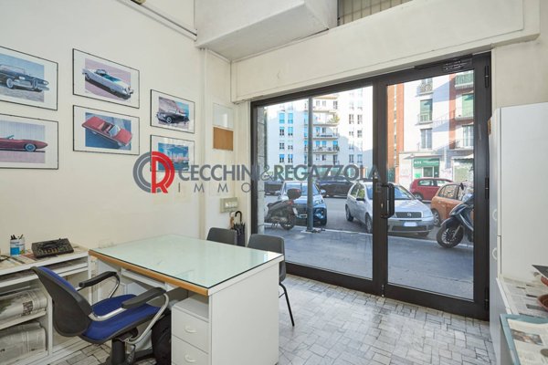 negozio in vendita a Milano in zona Lorenteggio