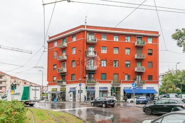 appartamento in vendita a Milano in zona Lorenteggio