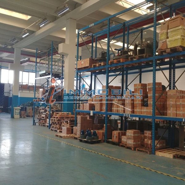 capannone in vendita a Milano