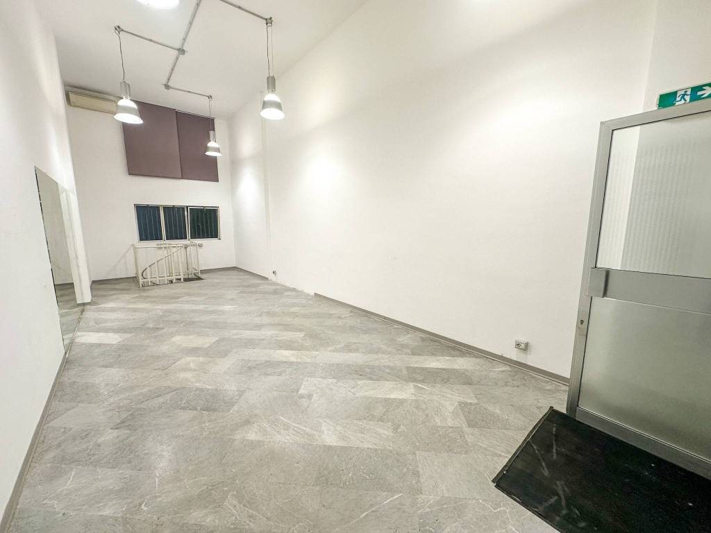 negozio in vendita a Milano in zona Centro Direzionale