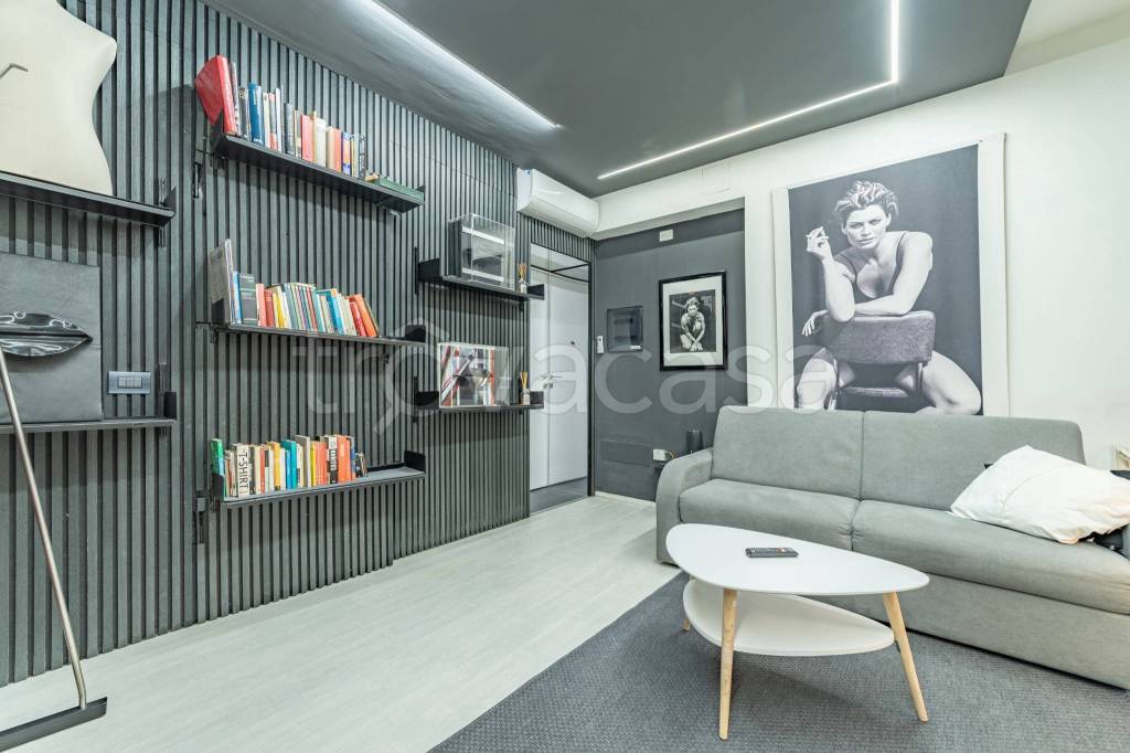 appartamento in vendita a Milano in zona Cadorna