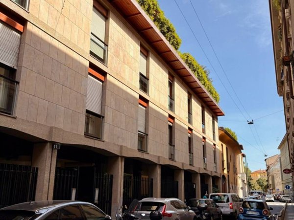 appartamento in vendita a Milano in zona Guastalla