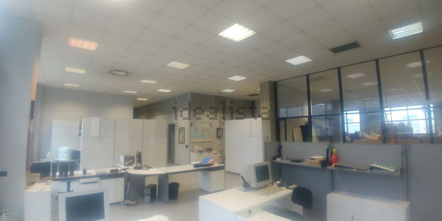 ufficio in vendita a Milano in zona Vigentino