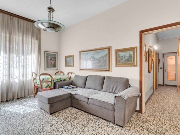 appartamento in vendita a Milano in zona Famagosta