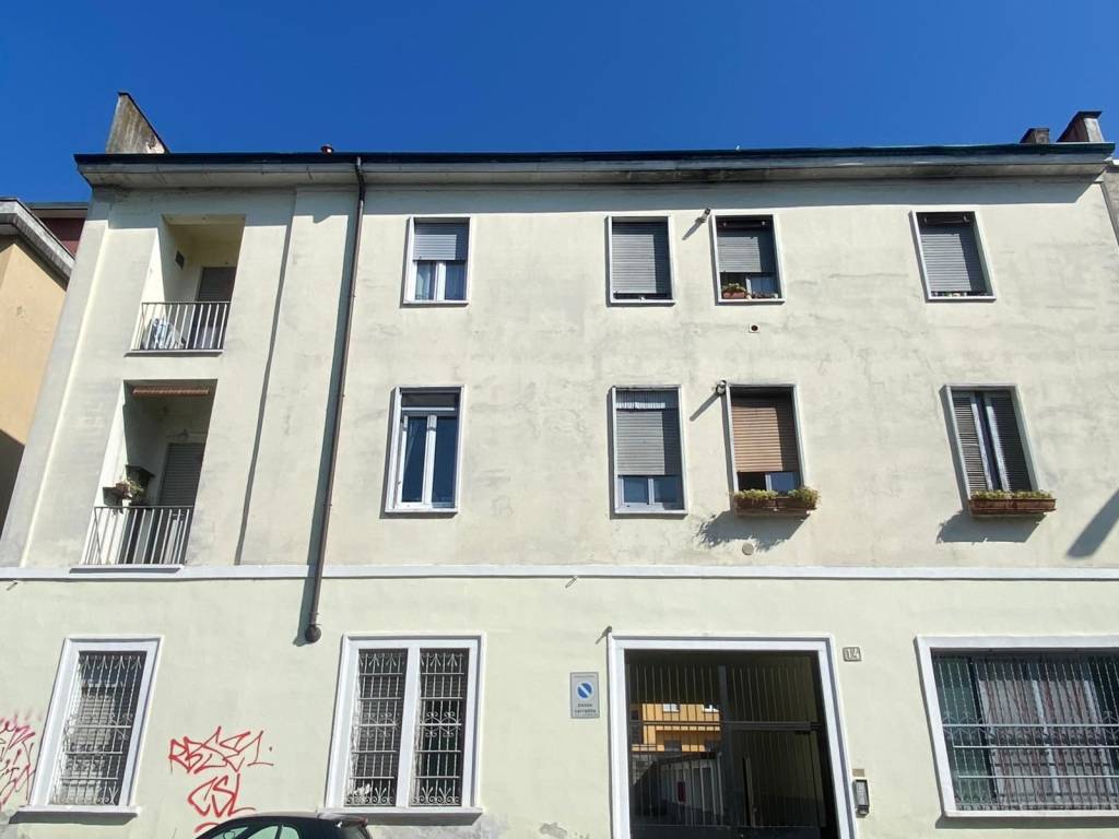 appartamento in vendita a Milano in zona Baggio