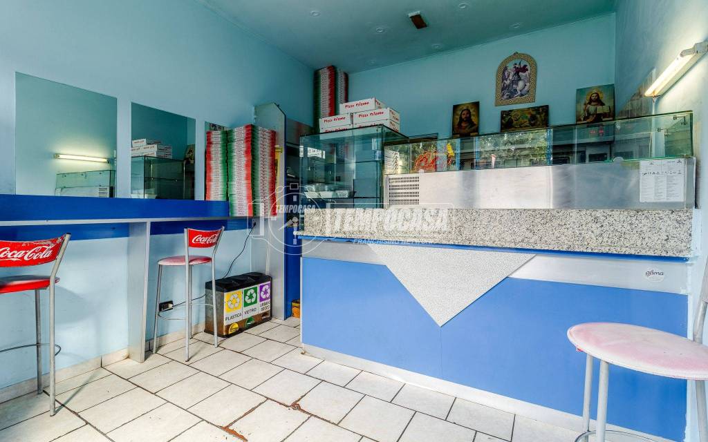 negozio in vendita a Milano in zona Corvetto