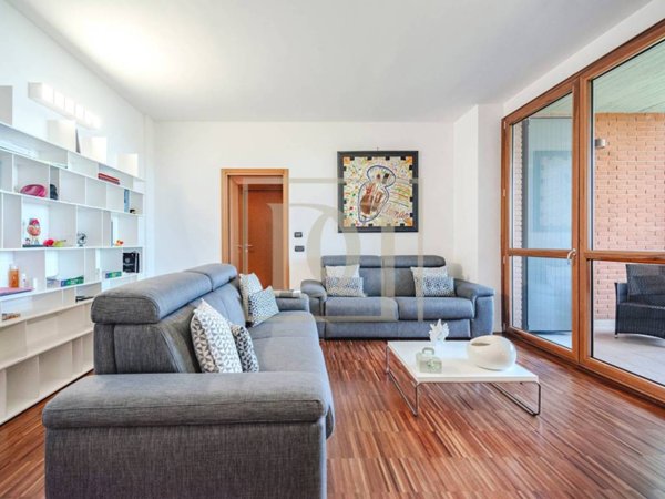 appartamento in vendita a Milano in zona Feltre