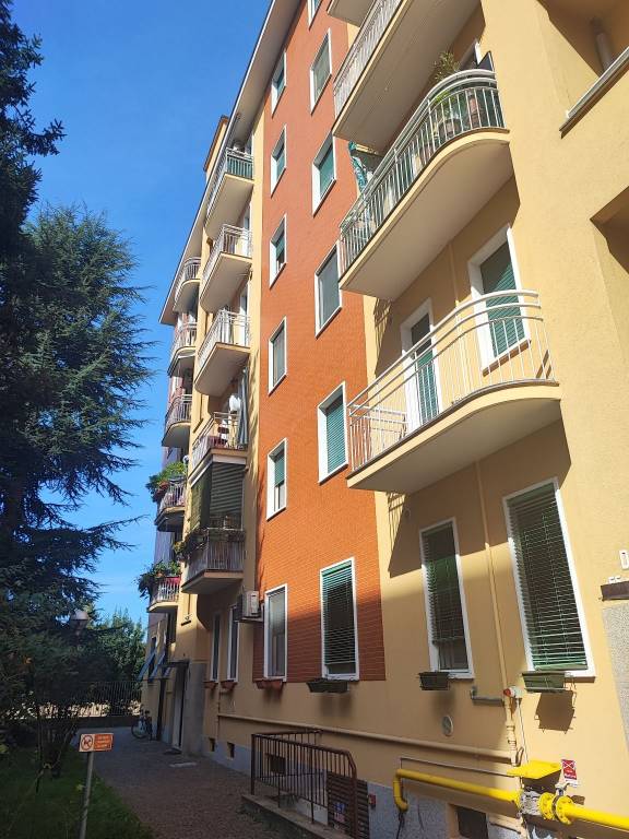 appartamento in vendita a Milano in zona Baggio