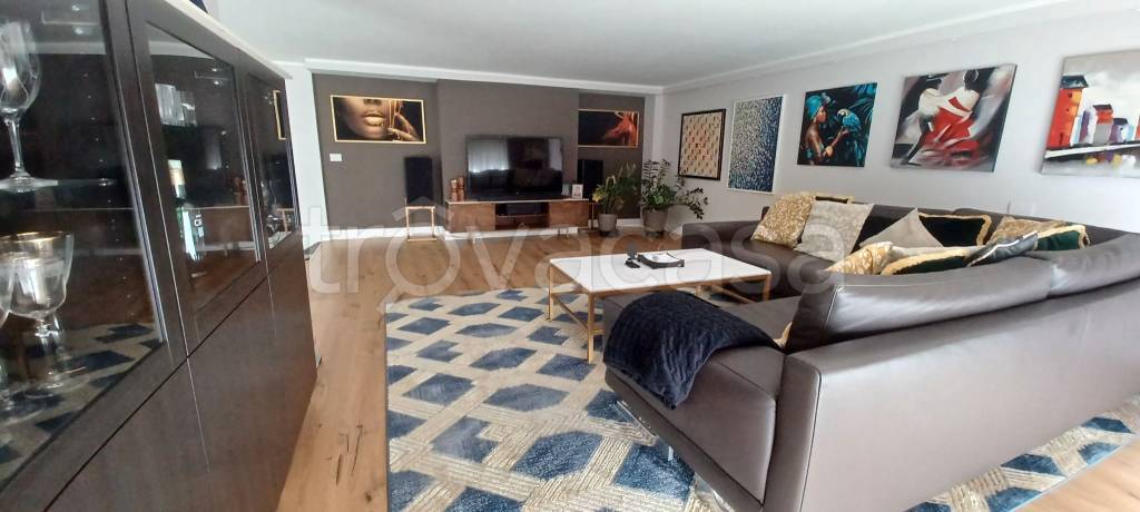 appartamento in vendita a Milano in zona Guastalla