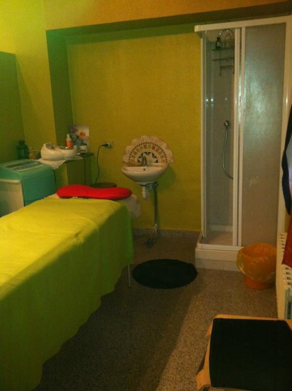 negozio in vendita a Milano in zona Famagosta