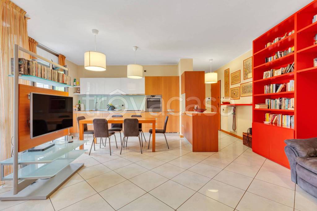 appartamento in vendita a Milano in zona Lambrate