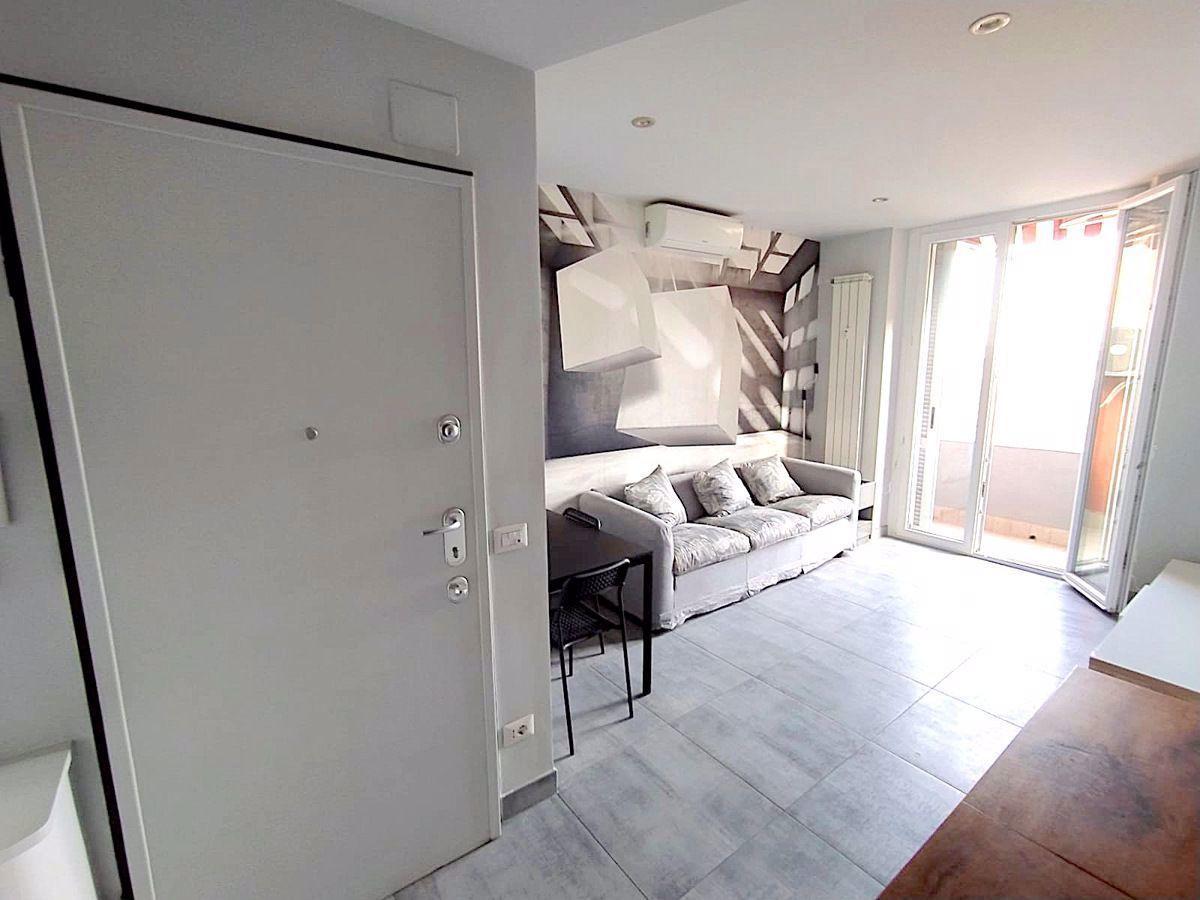 appartamento in vendita a Milano in zona Restocco Maroni