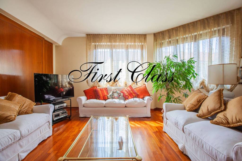 appartamento in vendita a Milano in zona Sempione