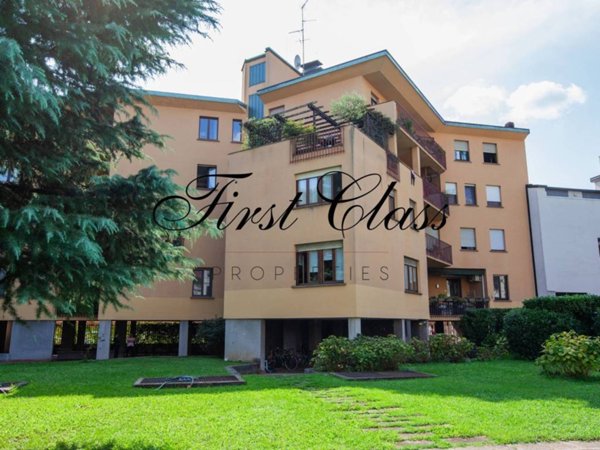 appartamento in vendita a Milano in zona Sempione