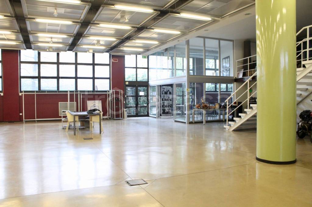 negozio in vendita a Milano in zona Dergano