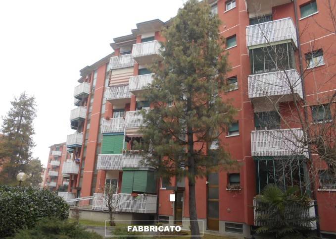 appartamento in vendita a Milano in zona Lorenteggio