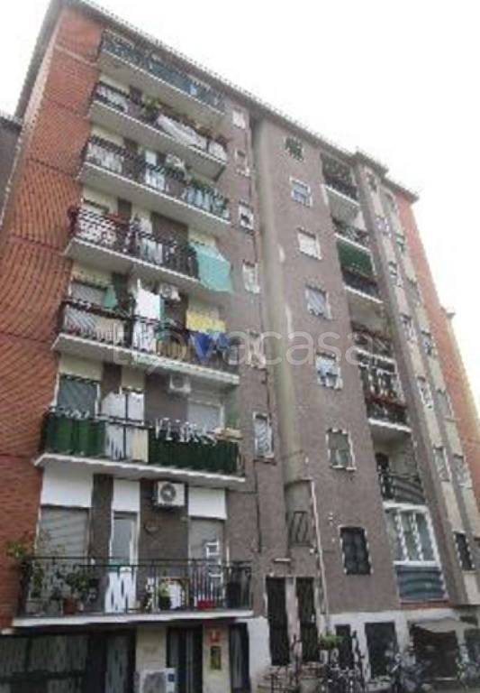 negozio in vendita a Milano in zona Corvetto