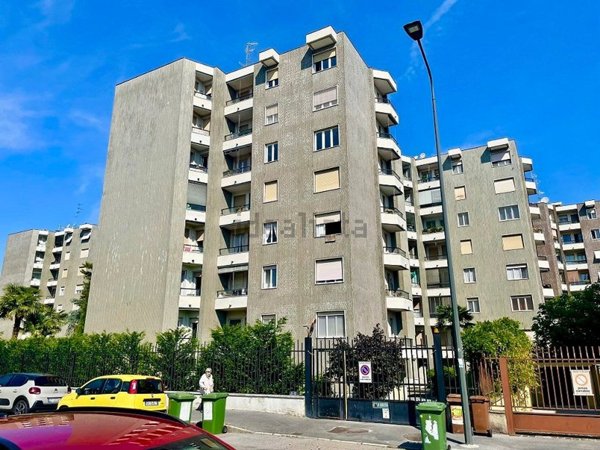 appartamento in vendita a Milano in zona Baggio
