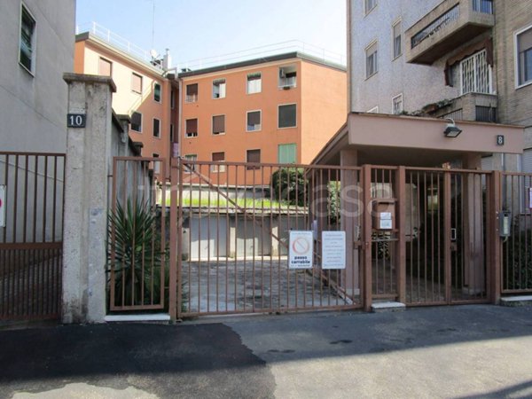 negozio in vendita a Milano in zona Vigentino