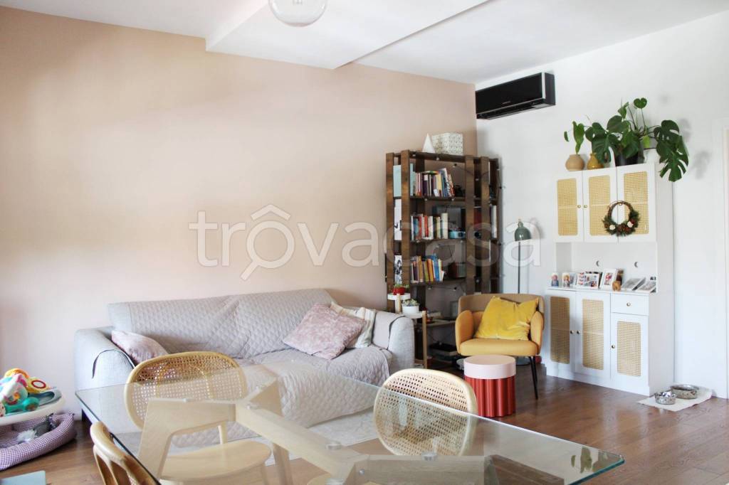 appartamento in vendita a Milano in zona Barona