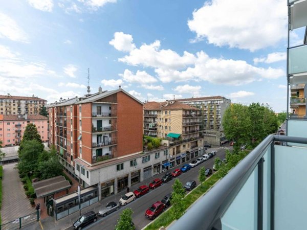 appartamento in vendita a Milano in zona Lorenteggio