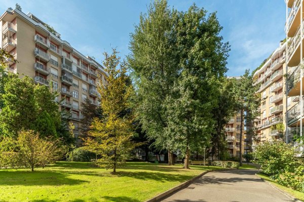 appartamento in vendita a Milano in zona Barona