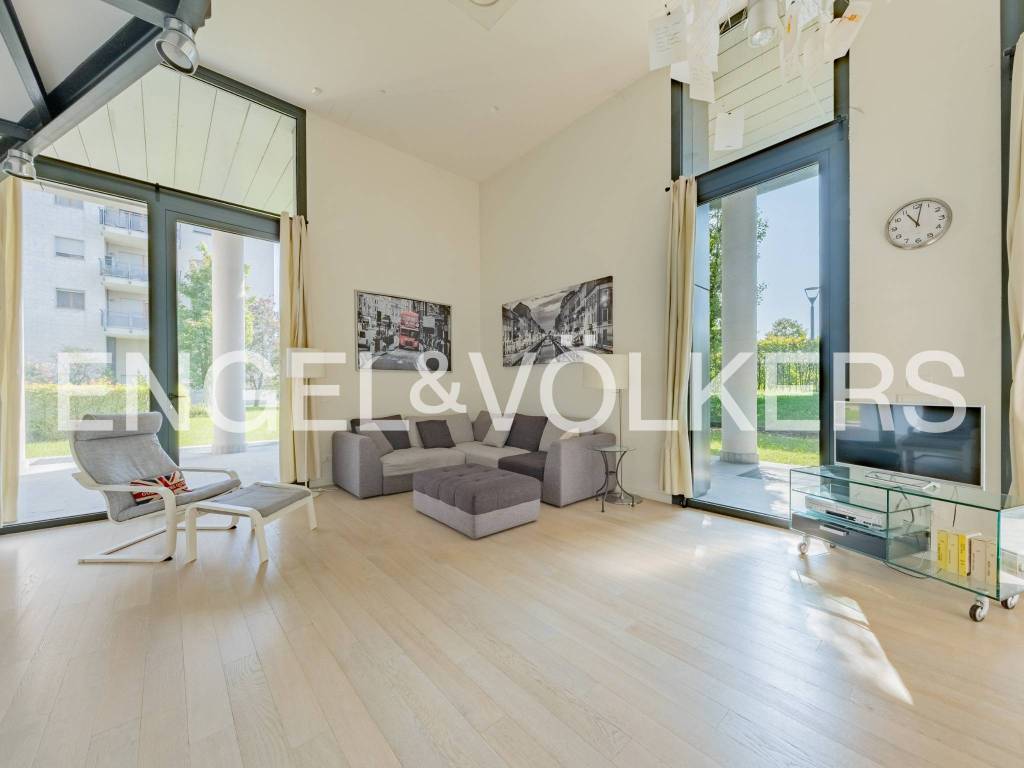 appartamento in vendita a Milano in zona Lorenteggio