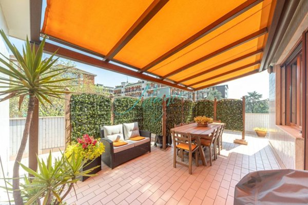 appartamento in vendita a Milano in zona Segnano