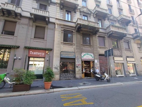 negozio in vendita a Milano in zona Piazzale Lodi