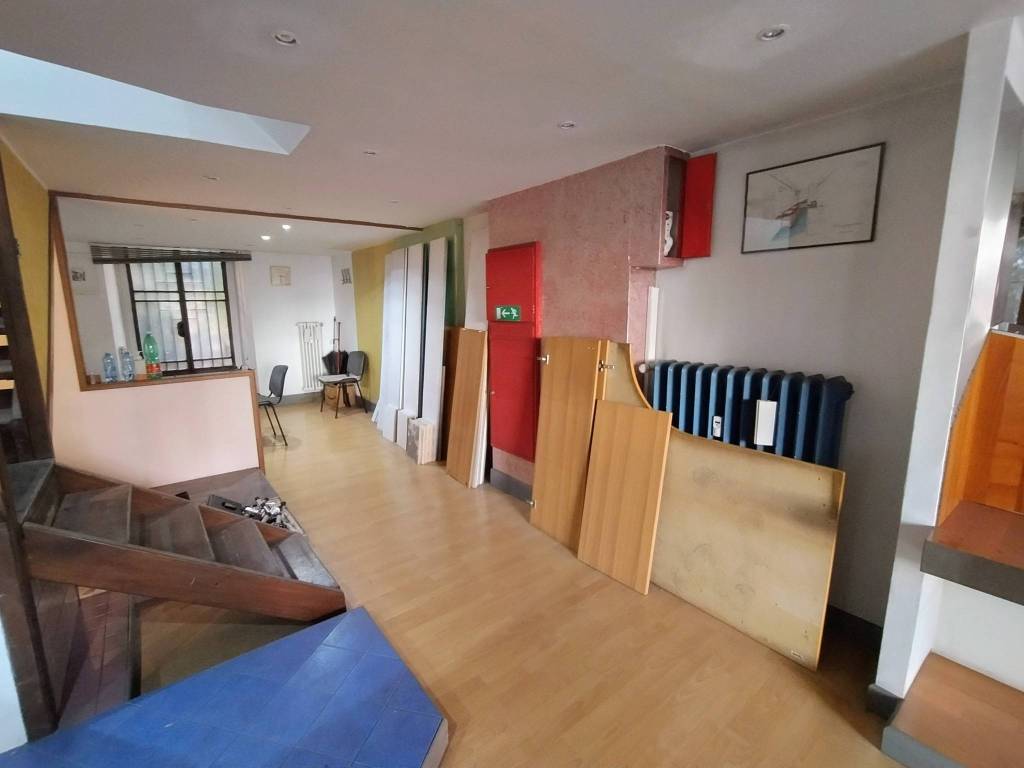 negozio in vendita a Milano in zona Piazzale Lodi