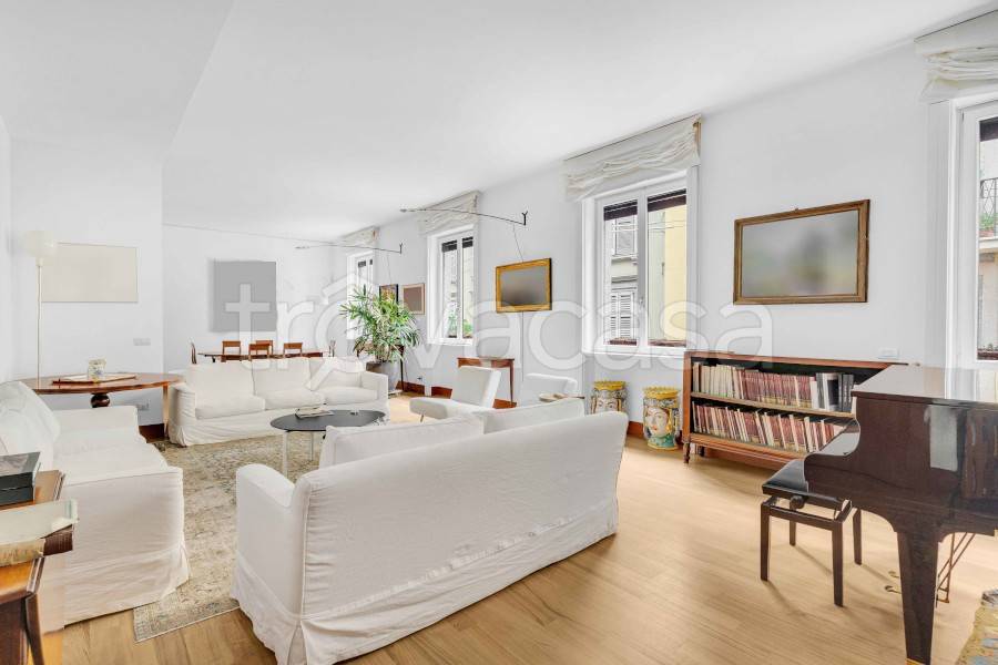 appartamento in vendita a Milano in zona Sant'Ambrogio