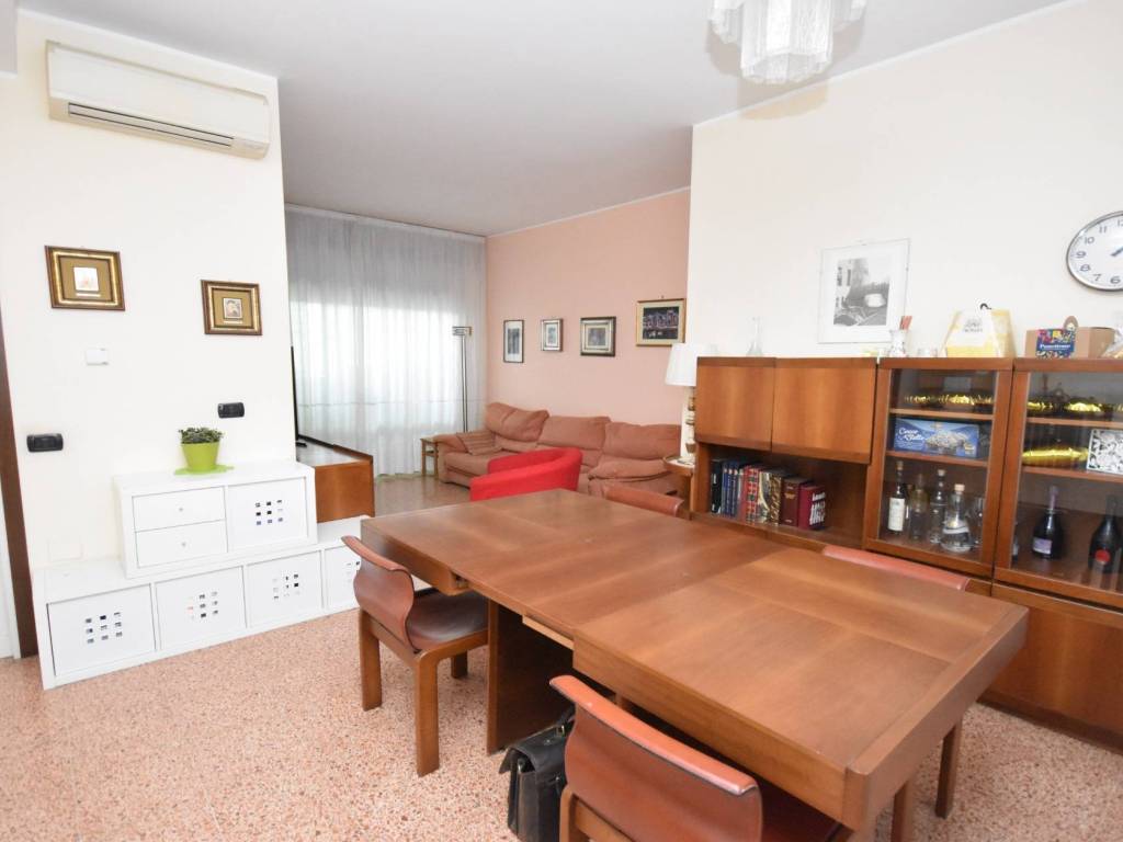 appartamento in vendita a Milano in zona Trenno