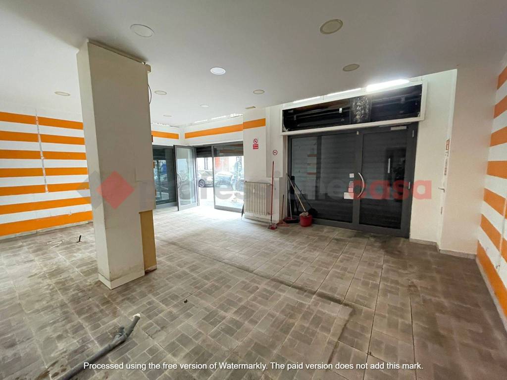 negozio in vendita a Milano in zona Solari