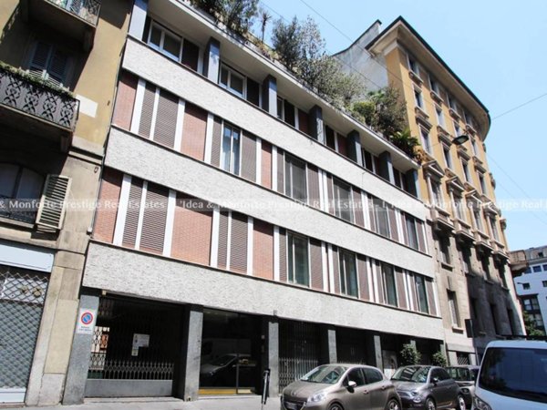 ufficio in vendita a Milano in zona Guastalla