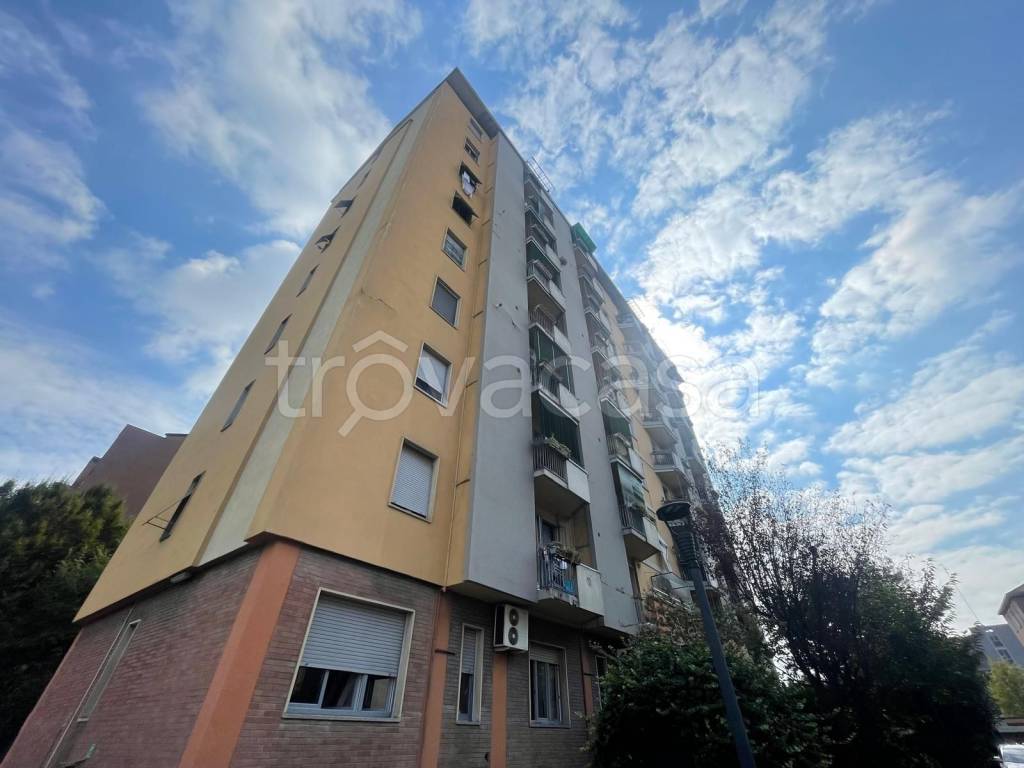 appartamento in vendita a Milano in zona Dergano