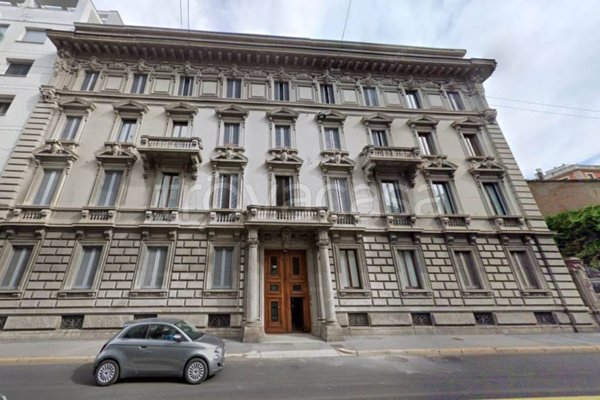 appartamento in vendita a Milano in zona Sant'Ambrogio